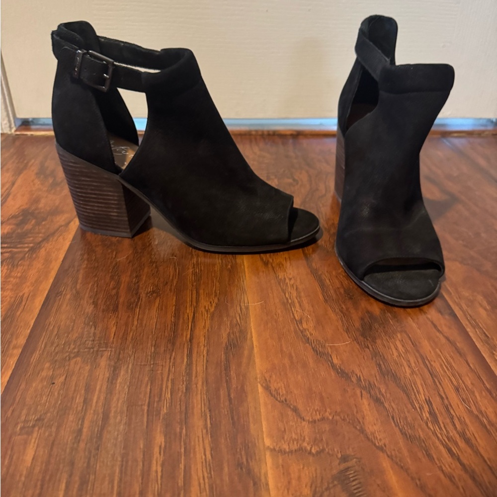 Elegant Black Women's Heeled Sandals
